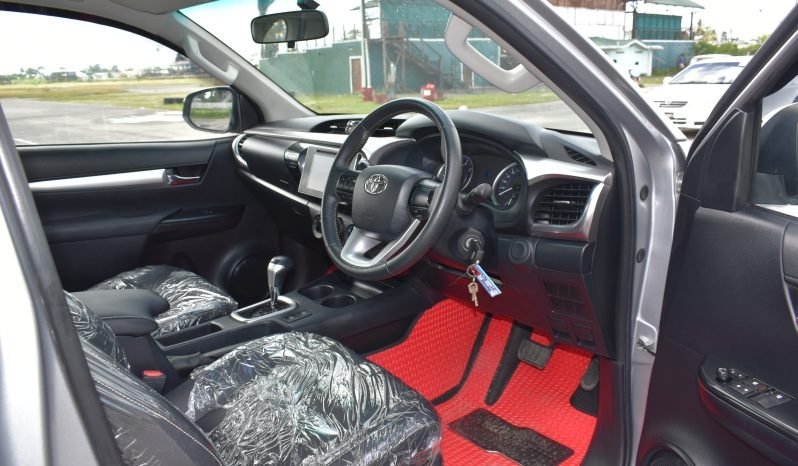 
								Toyota Hilux Revo full									